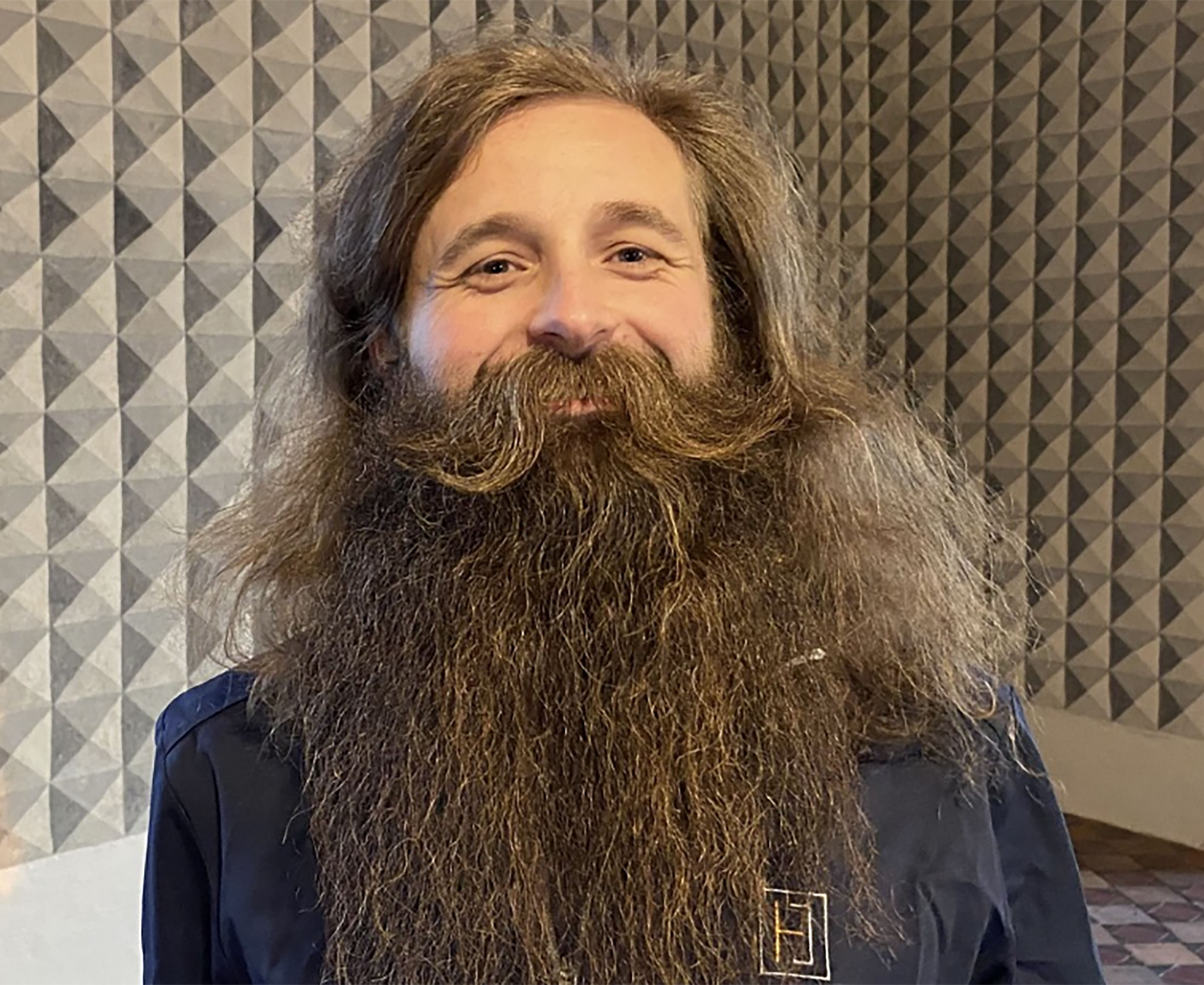 Rasmus Lundblad Stæhr - en af de mange danskere, der har tilbud hår eller skæg til Nyborg Slots konger og dronninger