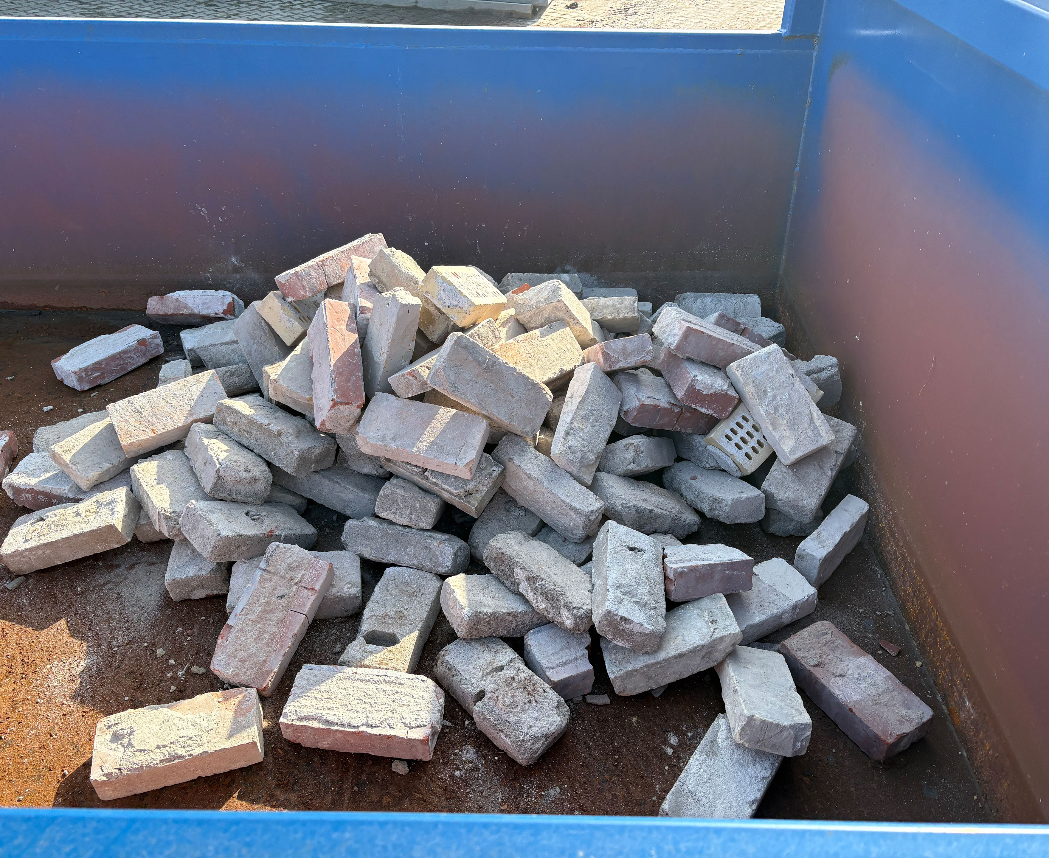 Mursten i en container