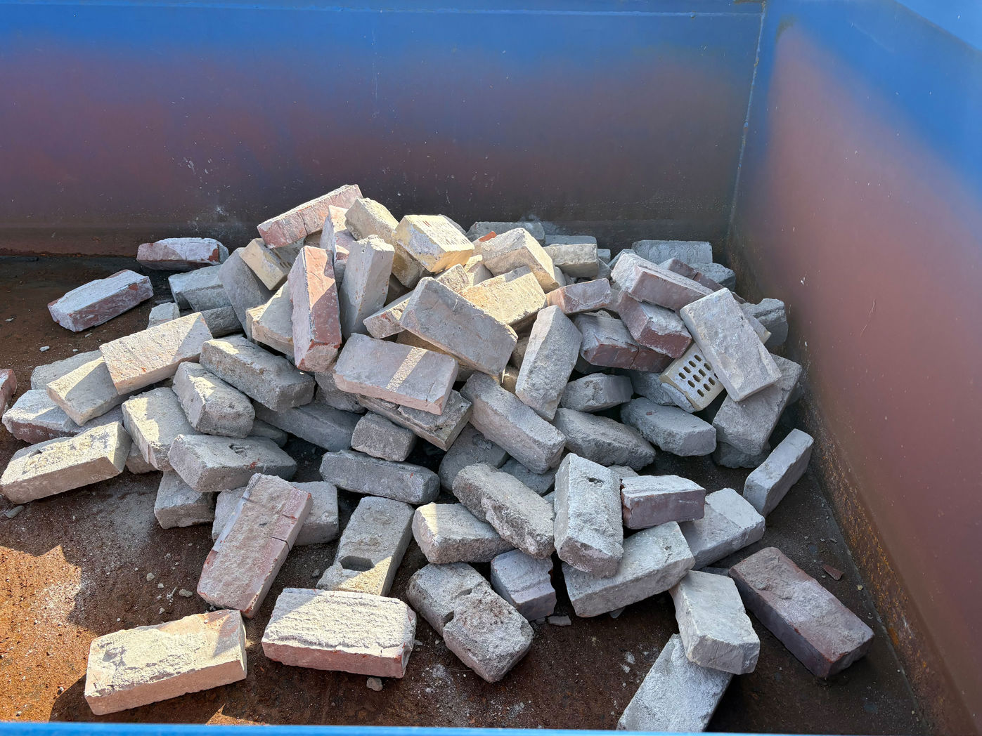 Mursten i en container